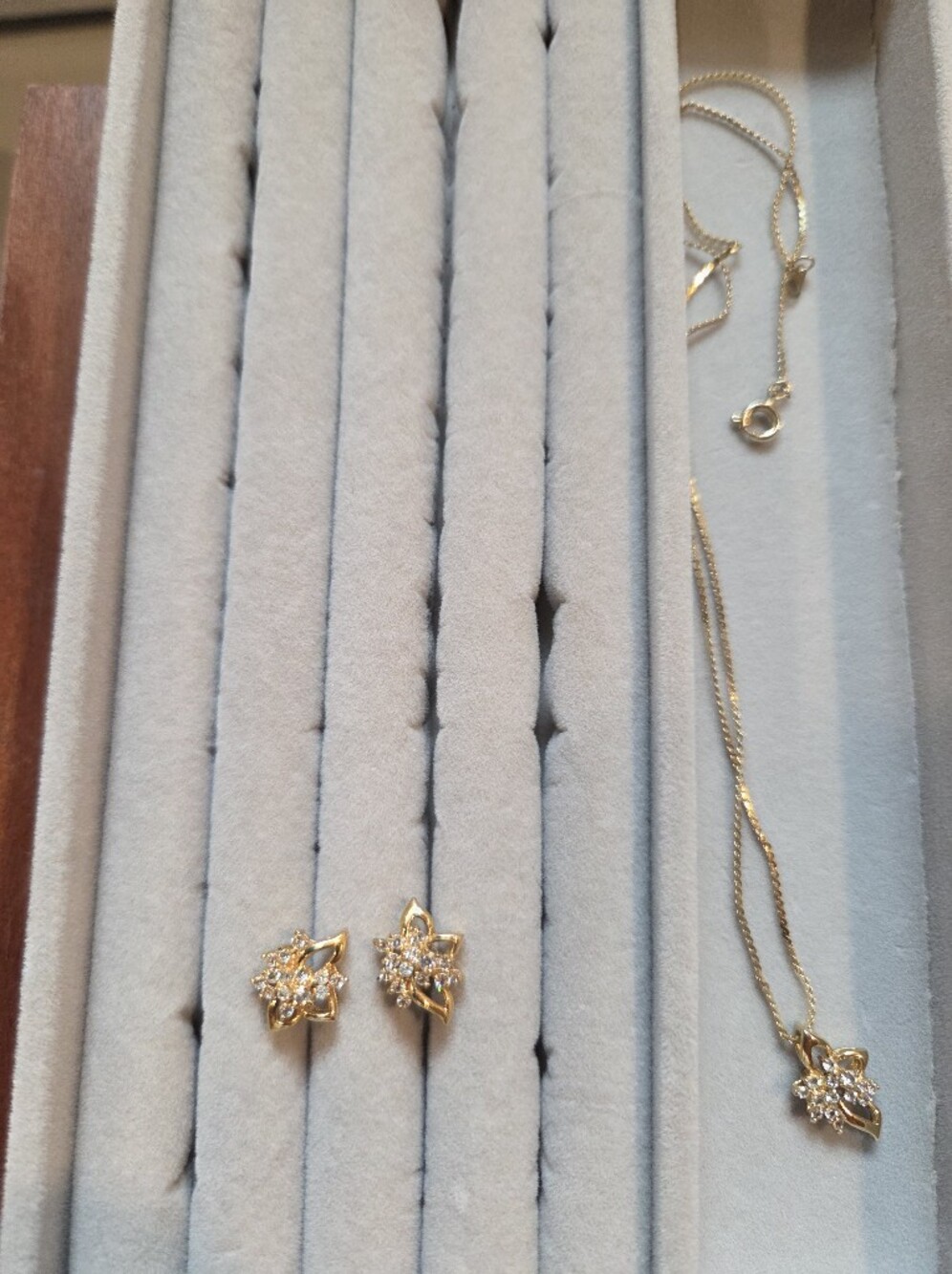 Vintage Gold Tone Crystal Rhinestone Flower Cluster Pendant Necklace & Earrings